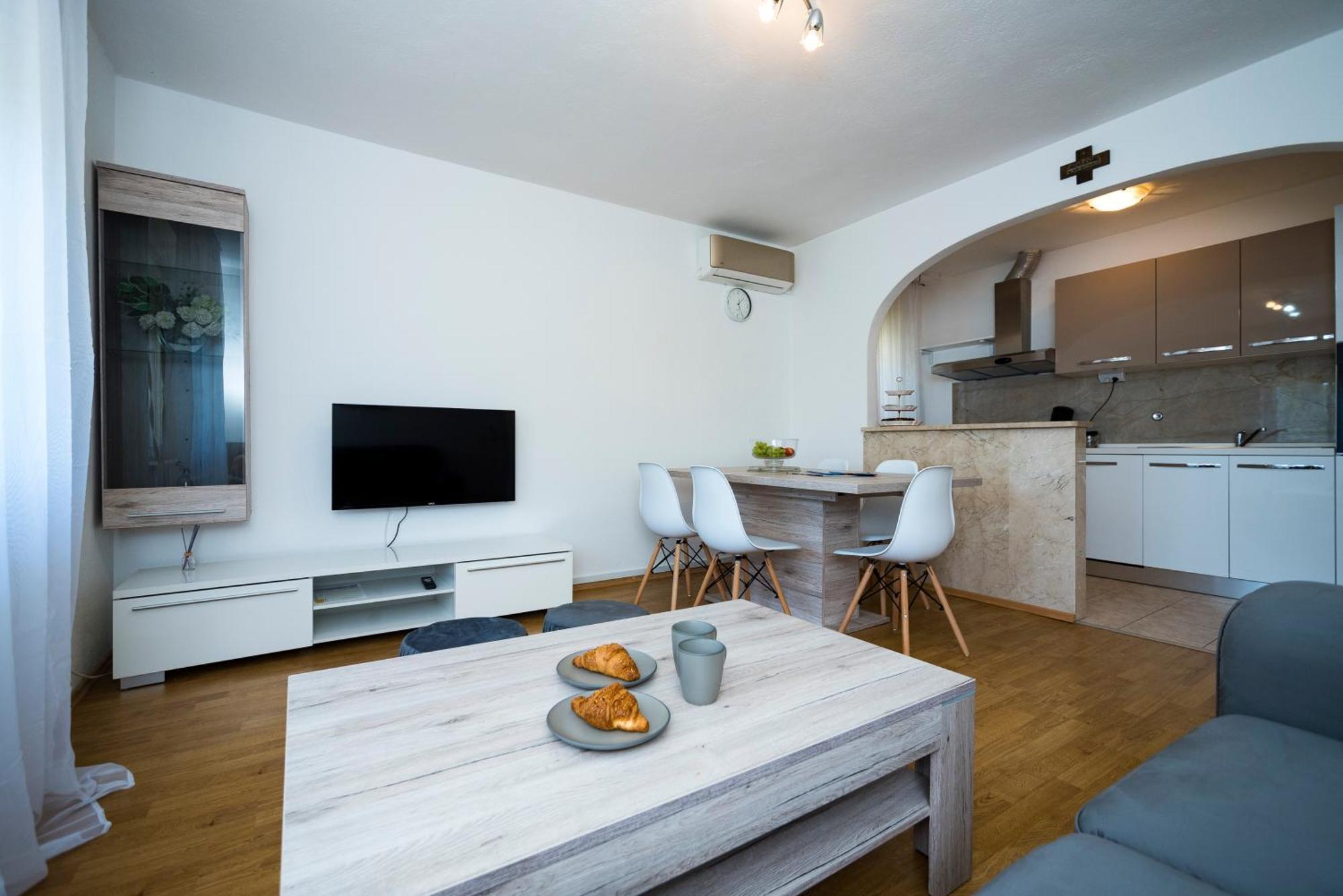 M&M Pelivan Apartments Solin Exteriér fotografie