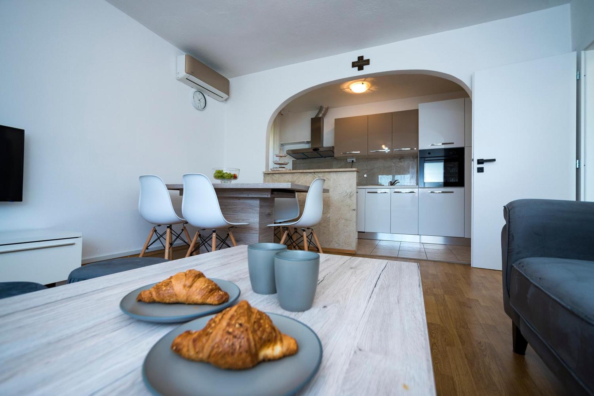 M&M Pelivan Apartments Solin Exteriér fotografie